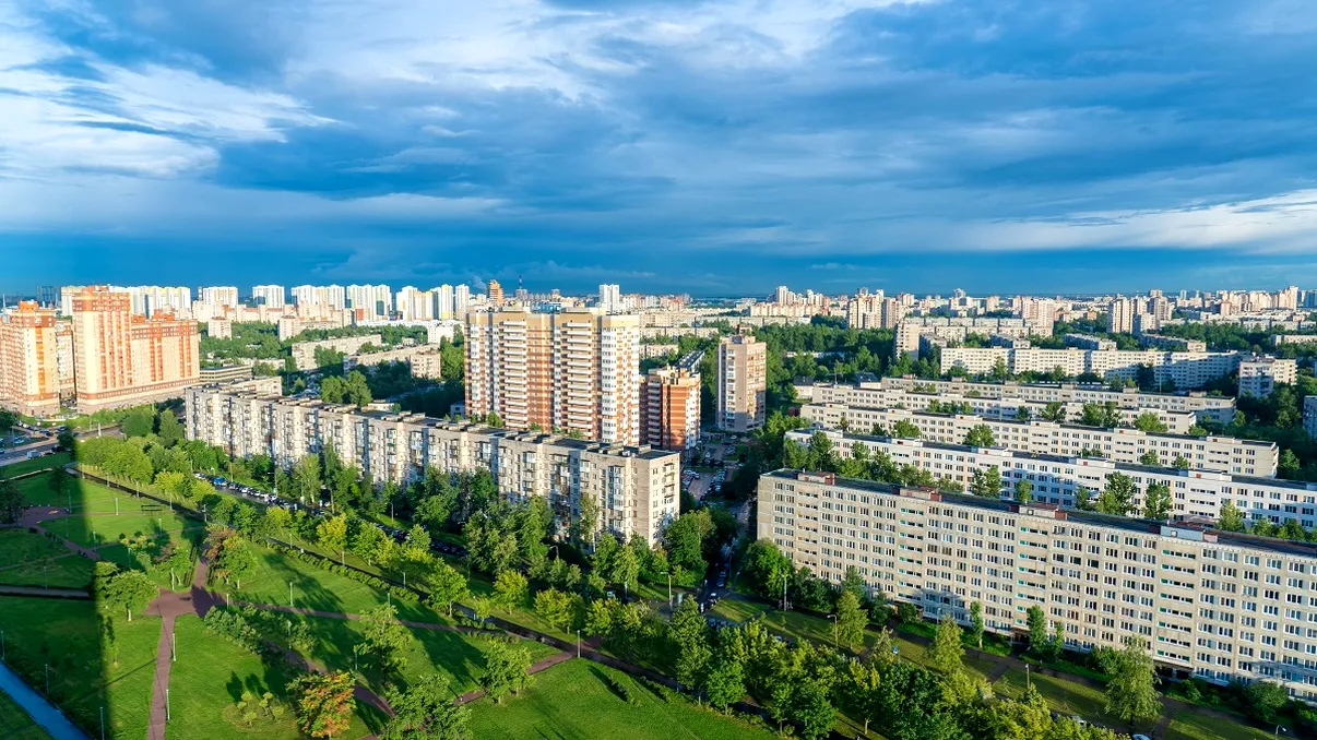Motivul pentru care românii nu mai cumpără locuinţe ca în alţi ani. Din ce în ce mai mulţi preferă să stea în chirie