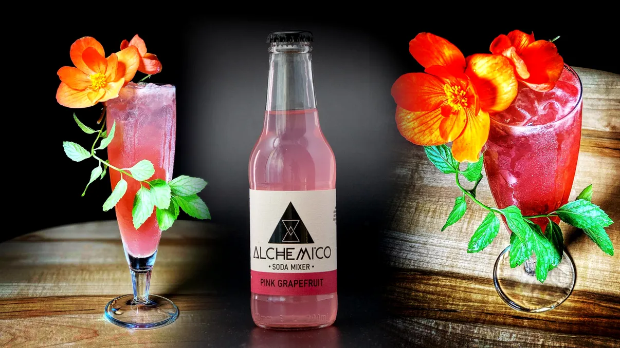 Cum faci o Paloma, un cocktail clasic cu tequila și suc românesc de la Alchemico. Așa înveți și s-o personalizezi pe gustul tău