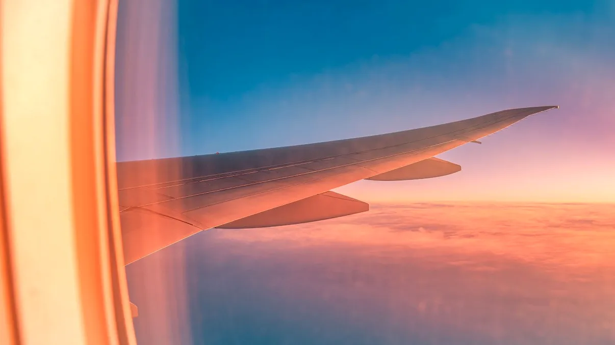 Pasagerii celui mai lung zbor din istorie vor vedea răsăritul de două ori în timpul călătoriei. În ce mari oraşe ale lumii va ajunge aeronava