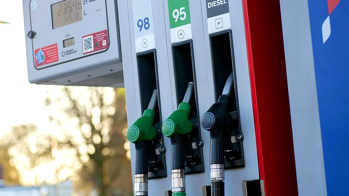 Prețul carburanților, scumpit nejustificat pentru a treia zi la rând în România. Cât costă motorina şi benzina în Bulgaria