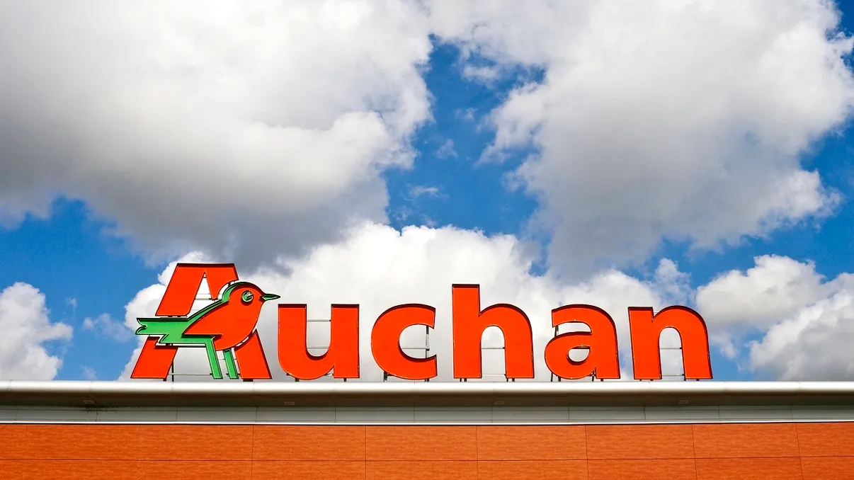 Reduceri de până la 50% la Auchan pentru cei care reciclează ambalaje SGR. Cine poate beneficia de ofertă