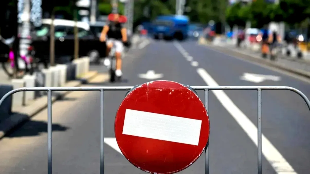 Restricții de trafic în București duminică: procesiune de Floriile catolice în centrul Capitalei. Lista completă a străzilor închise 
