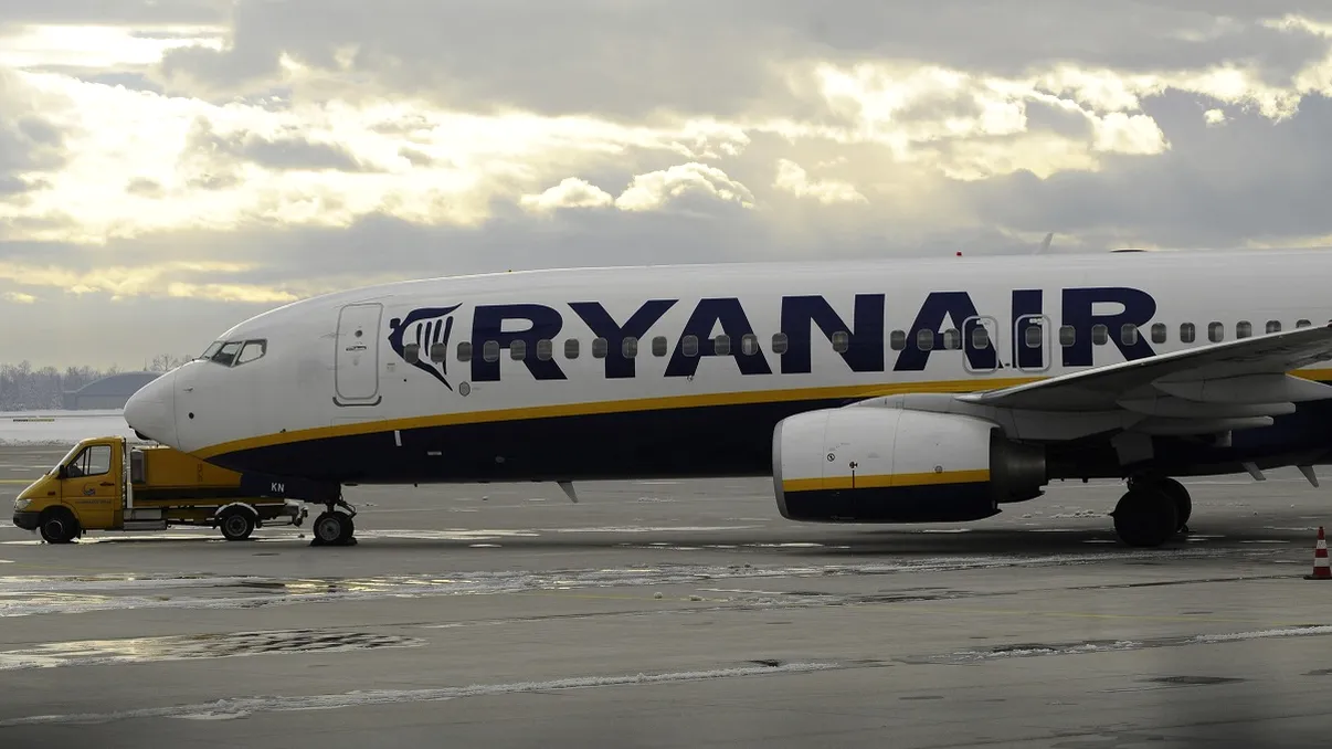 Ryanair reduce sute de zboruri în 2026. Milioane de pasageri sunt afectaţi de decizia companiei aeriene