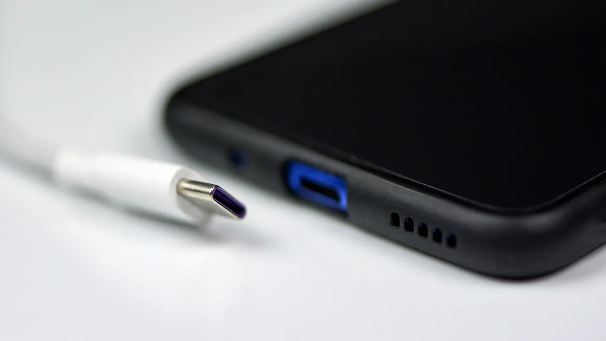 Accesorii aparent ciudate pe care le poți conecta la telefon prin USB-C și chiar sunt utile