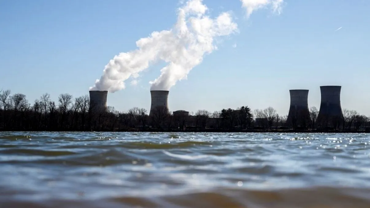 Studiul care reaprinde controversa: locuitul lângă centralele nucleare, asociat cu o mortalitate mai mare prin cancer