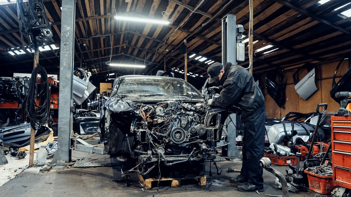 Recordurile mașinilor rulate din România: de la 22 de proprietari la o reducere a kilometrajului de 327.000 km