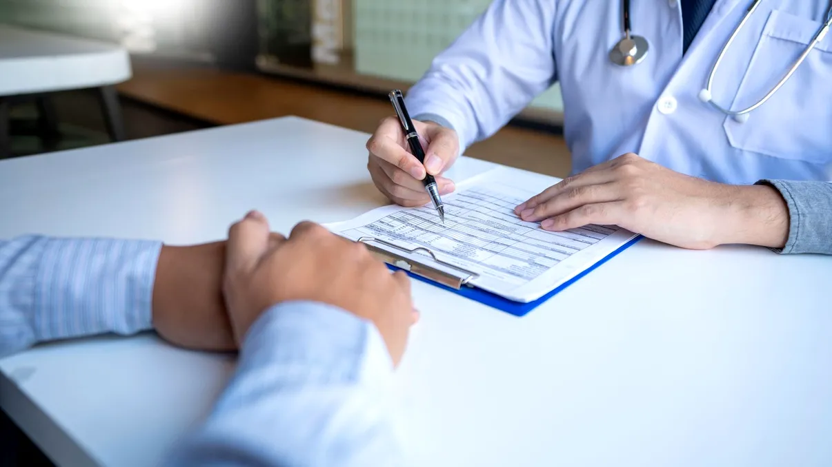 Cât timp eşti asigurat medical după ce ai fost concediat sau ţi-ai dat demisia. Cât te protejează legea din România