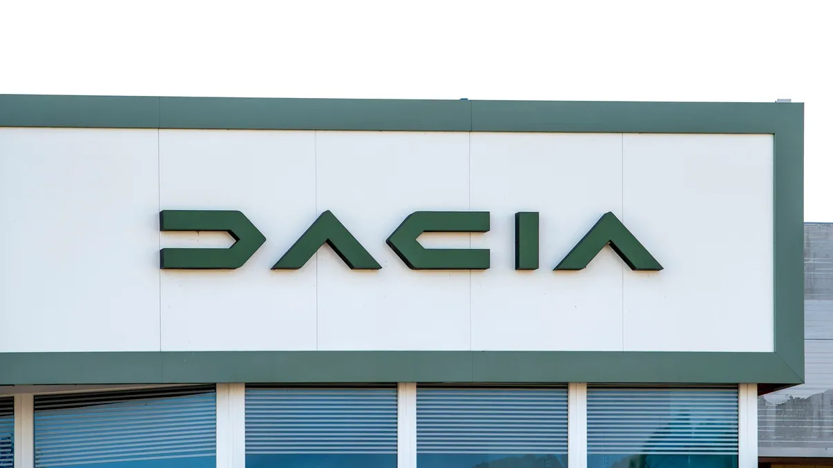 Dacia Mioveni pierde teren: 1.200 de angajați vizați de concedieri, în timp ce producția se mută în alte țări