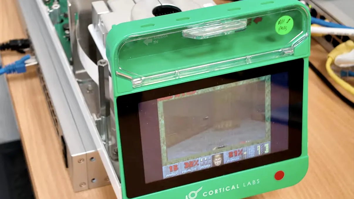 Un computer viu, făcut din neuroni umani, a ajuns să joace Doom. Experimentul care uimește lumea științei