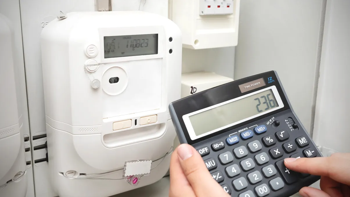 Cum ar putea scădea Guvernul facturile la electricitate. Tot ce trebuie să ştii despre costul energiei, tarifele de rețea și taxe