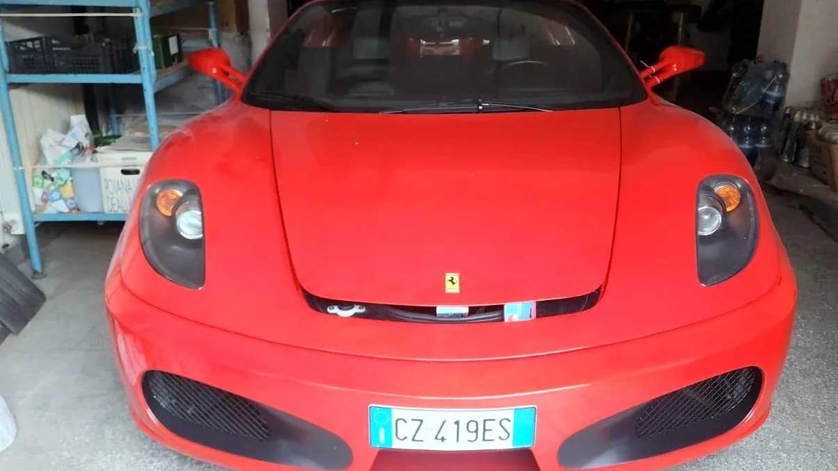 Ferrari Spider, scos la vânzare de ANAF. Cât costă maşina de lux: are un rulaj de aproape 25.000 de kilometri