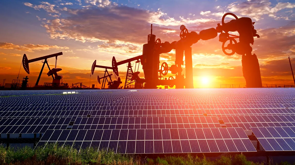 China se lovește de o problemă uriașă după boomul energiei verzi: ce face cu milioane de tone de panouri solare și turbine eoliene scoase din uz