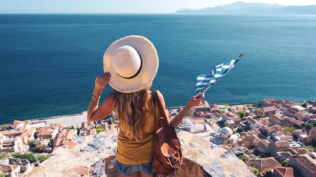 Cum economisesc bani în vacanţă românii care merg în Grecia. Obiceiul care îi deranjează enorm pe greci, se feresc de astfel de turişti
