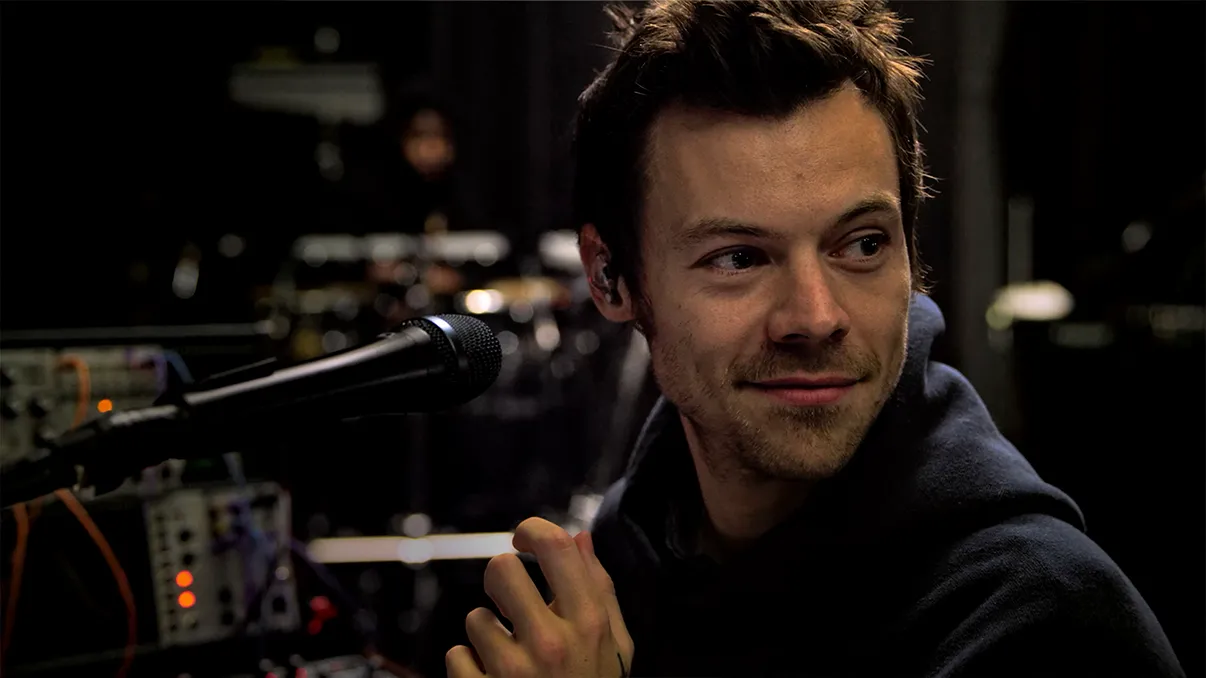 Netflix vine cu o surpriză pentru fanii Harry Styles: concertul-eveniment din Manchester ajunge pe platformă