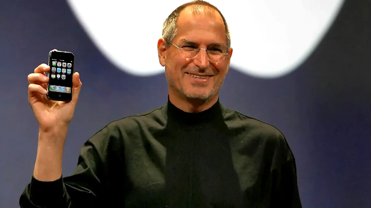 iPhone 17 Pro „Jobs Edition”, telefon de lux cu o bucată din celebrul pulover al lui Steve Jobs