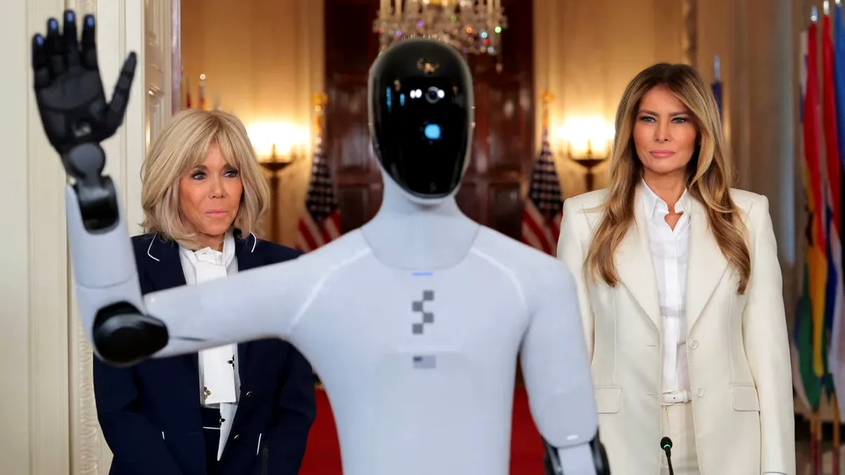 Melania Trump a apărut alături de un robot umanoid la Casa Albă: momentul care pare desprins din viitor