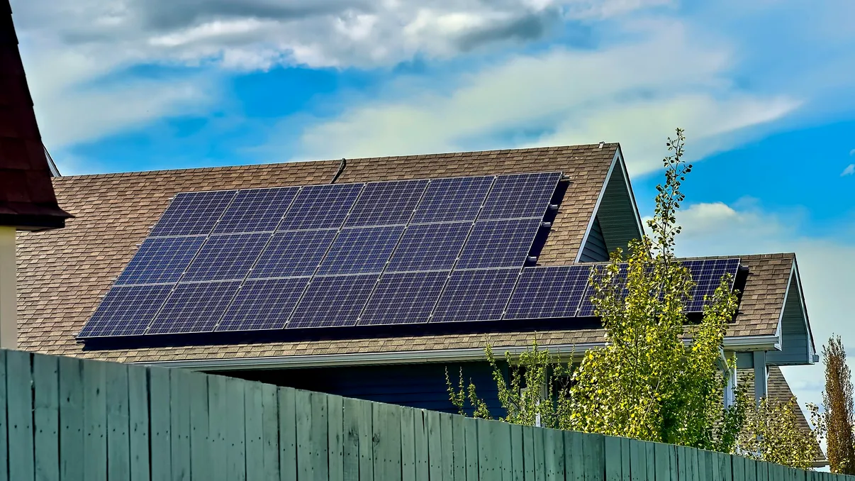 Cât costă montarea de panouri solare în 2026. Ce ajutor mai primeşti de la stat