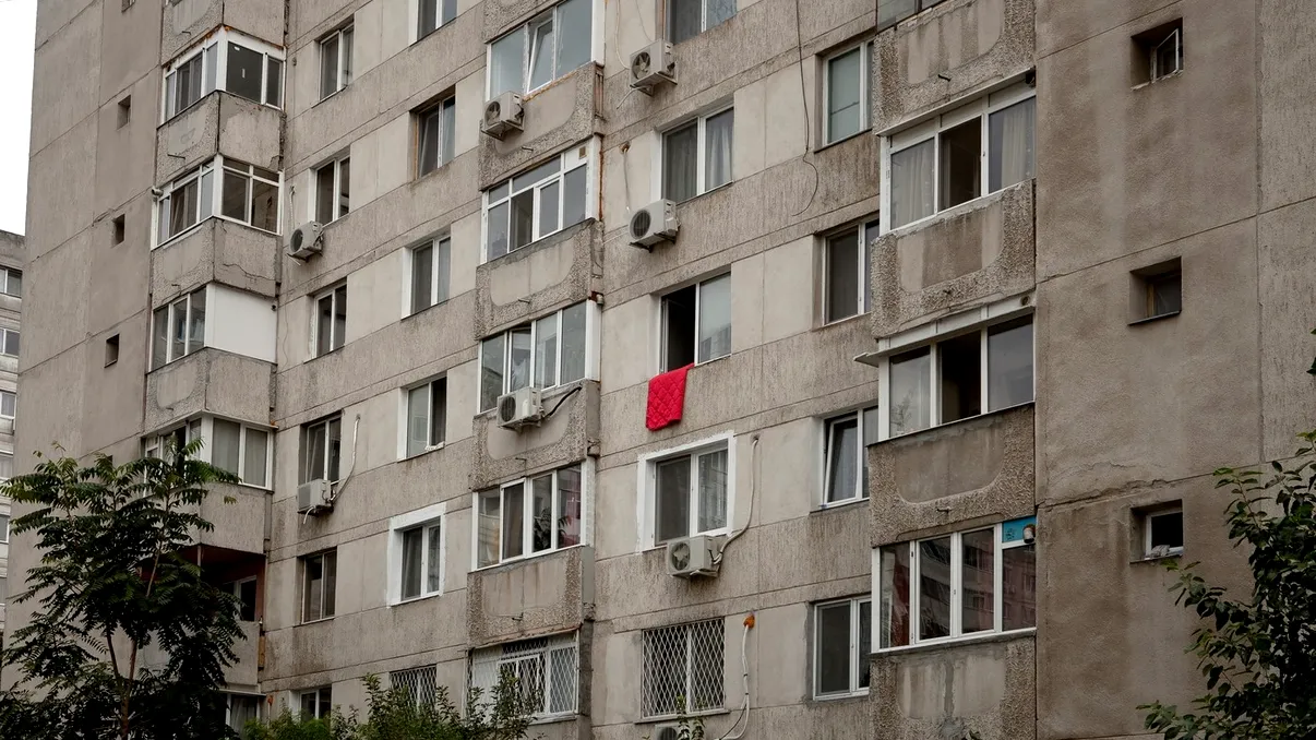 Care sunt spațiile comune din bloc şi când pot fi folosite de toţi vecinii: Reguli simple pe care orice locatar trebuie să le știe