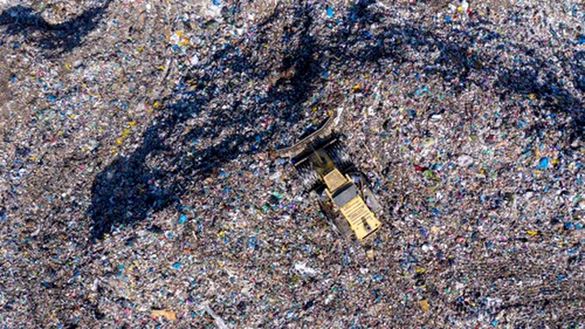 Cum a devenit România groapa de gunoi a Europei. Factorii care ne-au transformat în destinaţia perfectă pentru deşeuri