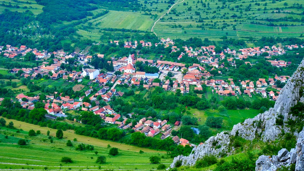 Satul din România în care te simţi ca în Elveţia. Străinii au început să vină aici pe bandă rulantă: vor linişte şi peisaje de vis
