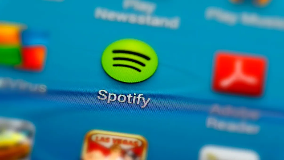 Spotify testează un sistem anti-AI: artiștii pot bloca piesele false înainte să apară pe profil