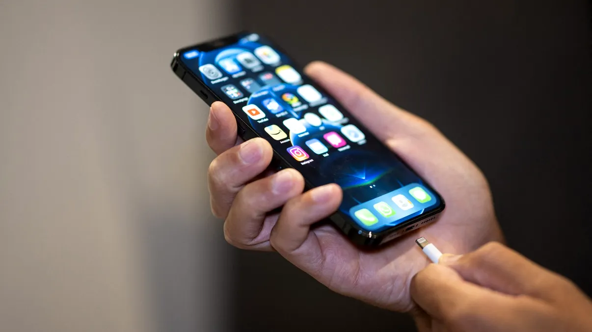 Nu încărcarea la 100% îți distruge bateria: asta este, de fapt, greșeala pe care o faci zilnic pe Android