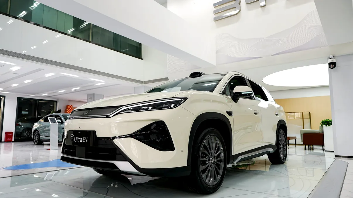 BYD a trecut peste Tesla în Marea Britanie, iar industria auto americană are un nou motiv de panică