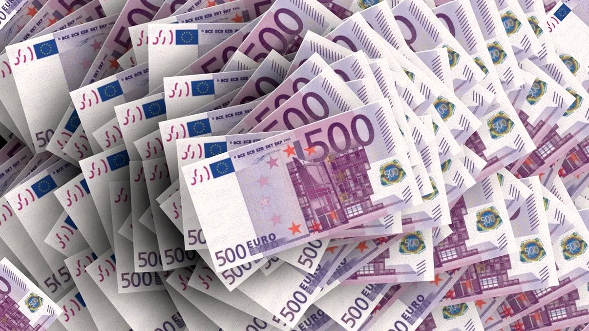 Ce trebuie să faci dacă mai ai bancnote de 500 de euro acasă. Sunt sau nu încă valabile