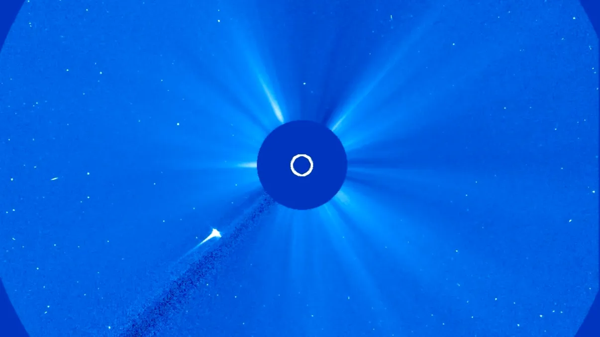VIDEO: O cometă a fost distrusă în apropierea Soarelui. Imagini în detaliu surprinse de NASA și ESA