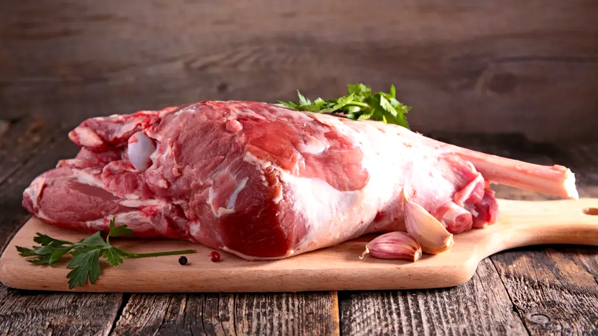 Cum alegi corect carnea de miel înainte de Paște. Semnele care arată că este proaspătă sau alterată