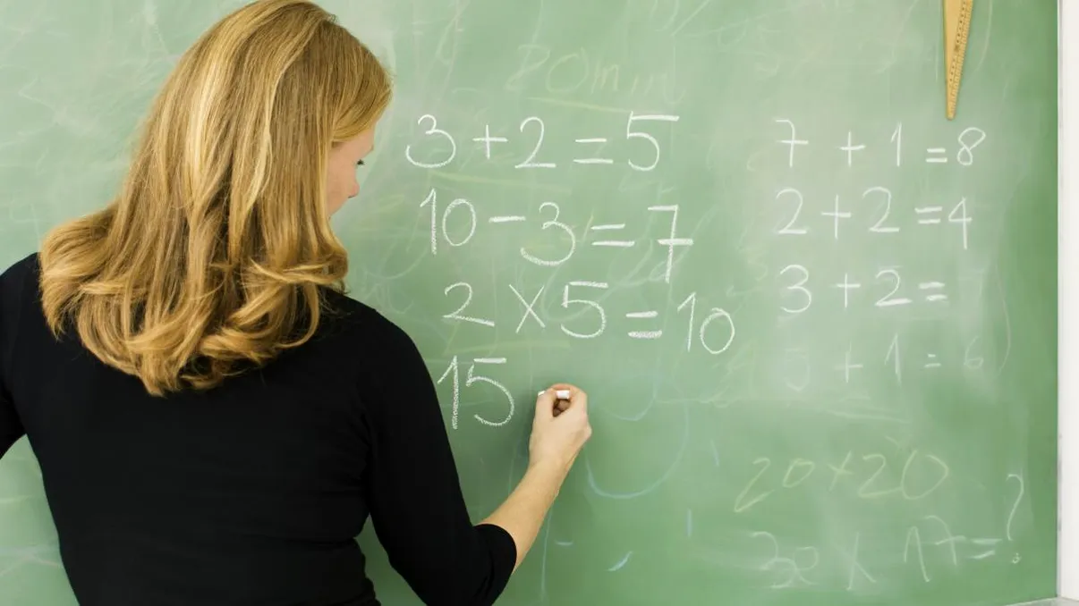 Guvernul deblochează posturile din educație și permite reluarea concursurilor pentru profesori. Cum vor fi ocupate catedrele vacante