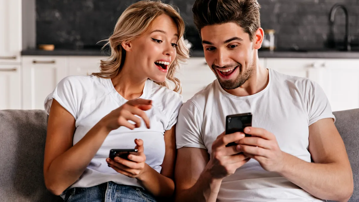 În timp ce europenii învață online, românii stau doar pe social media. Internetul, folosit diferit în România