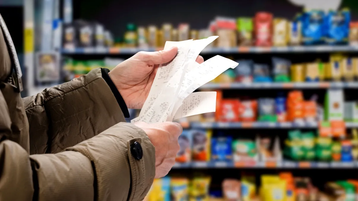 Noi scumpiri după Paște. Vești proaste pentru români: alimentele de bază se scumpesc din nou
