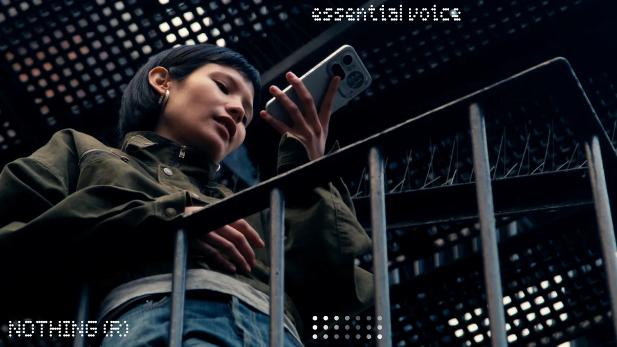 Nothing lansează Essential Voice, funcția care transformă vocea în text clar, de 4 ori mai rapid decât tastarea