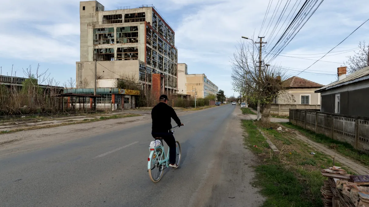 Oraşul din România din care localnicii fug cu prima ocazie. Lipsa locurilor de muncă, unul dintre motive