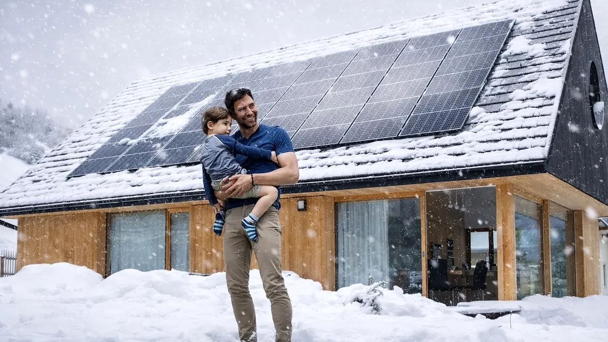 Au funcționat panourile solare iarna? Răspunsul pe care mulți români îl așteptau, oferit de un proprietar de fotovoltaice din Canada