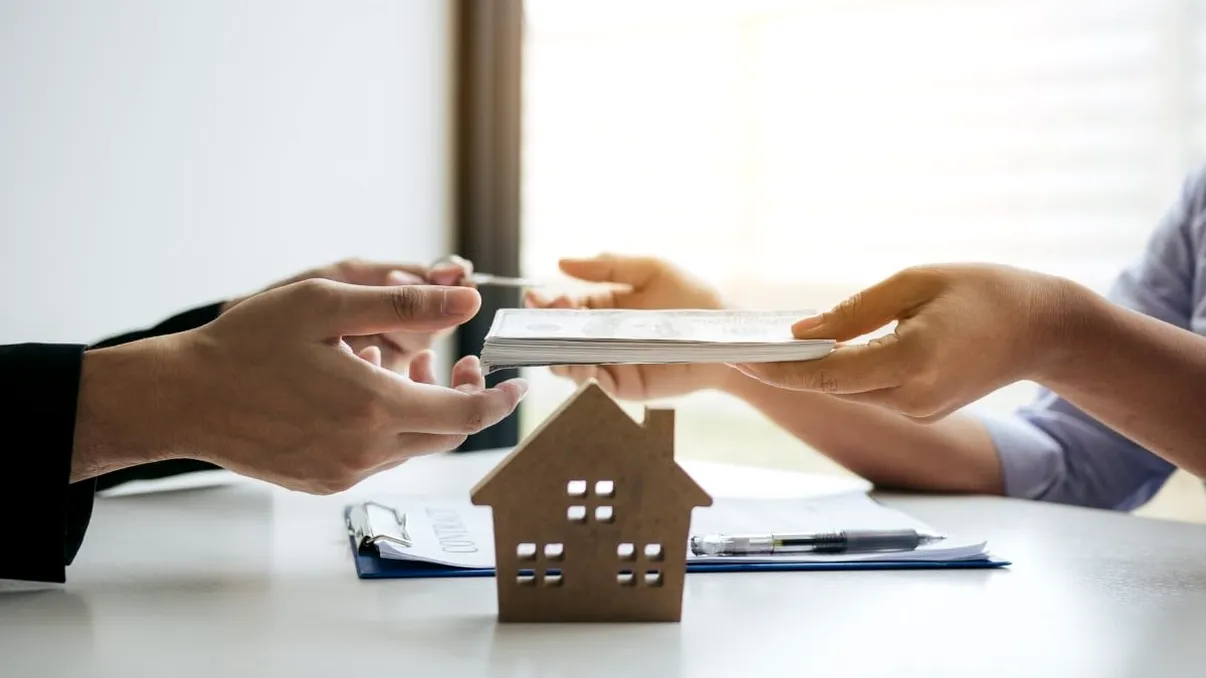 Poate mama să vândă casa moștenită fără acordul copilului? Explicația unui avocat