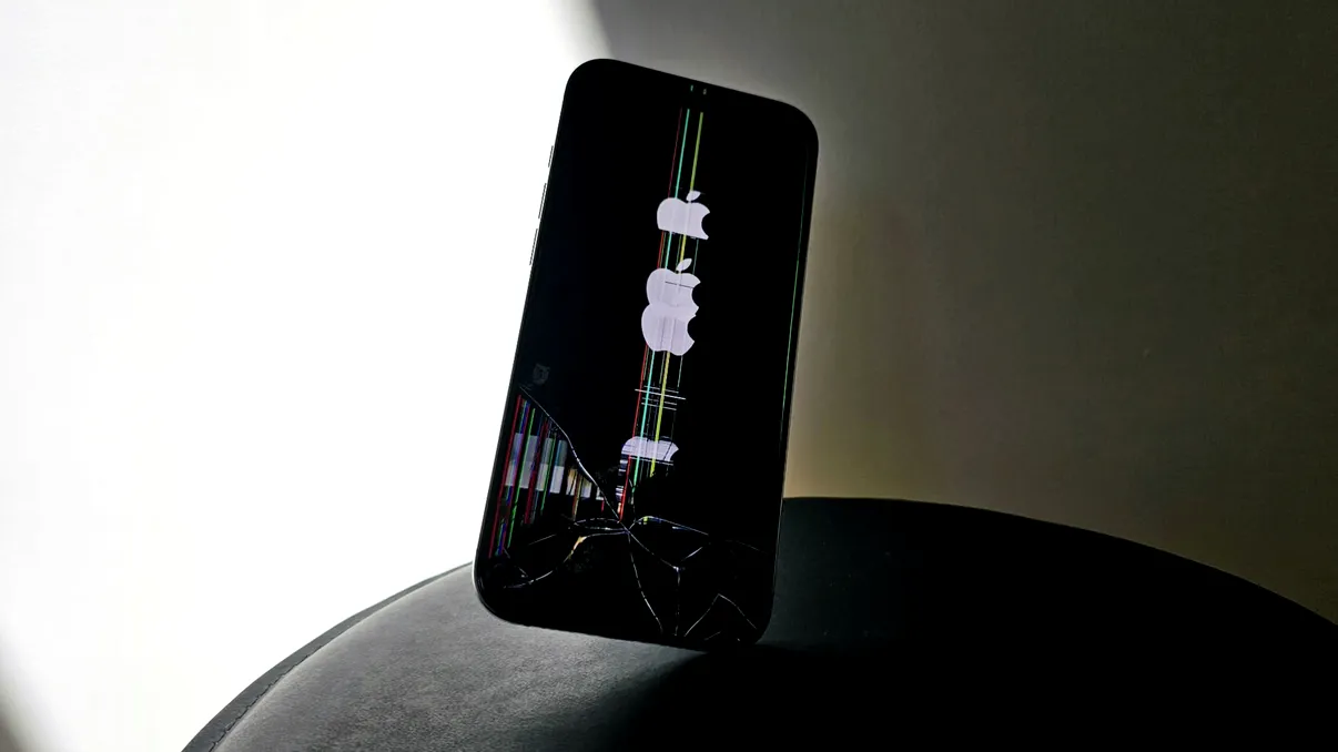 Avertisment pentru cei care au iPhone. Schimbă această setare înainte să-ți încarci telefonul la un încărcător public