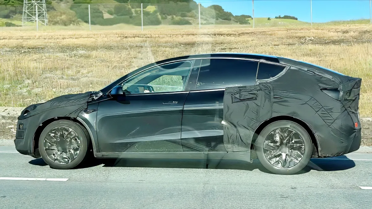 Tesla pregătește SUV-ul de familie pe care îl cereau mulți clienți: Model YL, mai lung și cu șase locuri reale