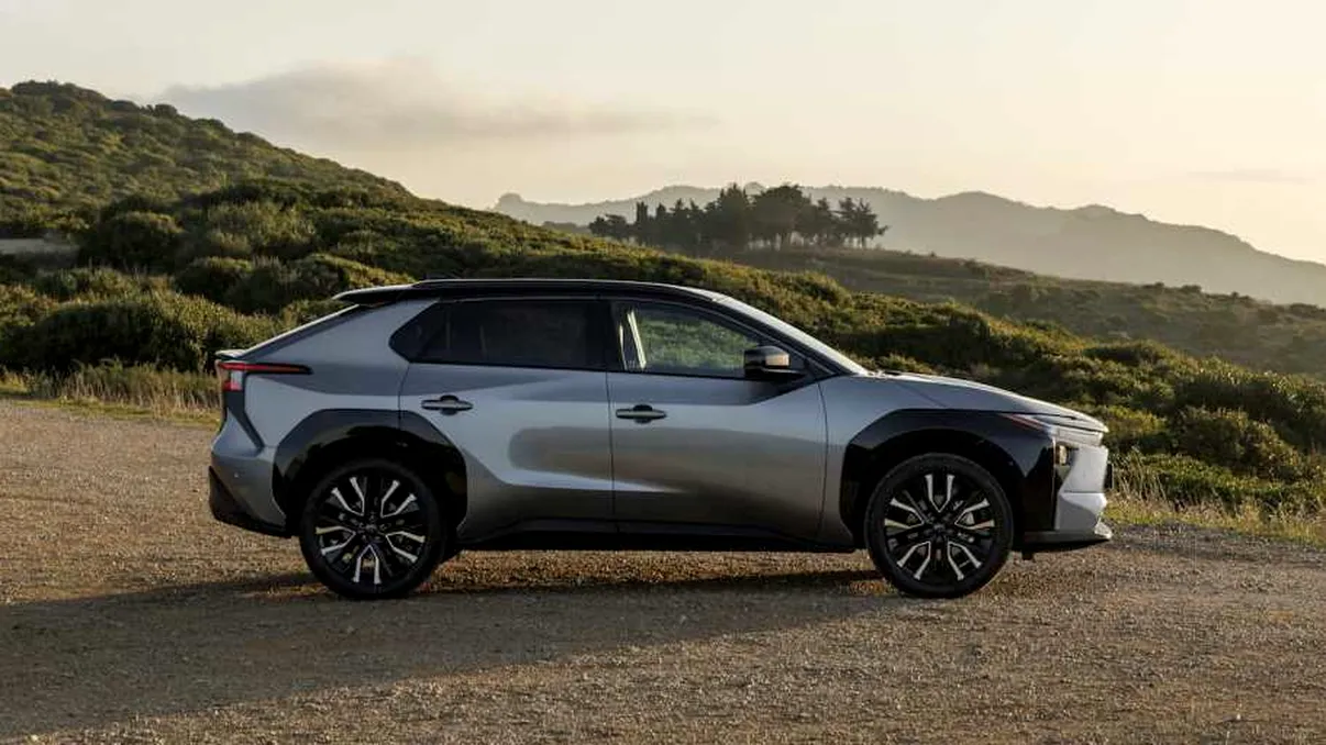 Toyota refuză să electrifice RAV4 și mizează pe un alt SUV care deja crește puternic la vânzări