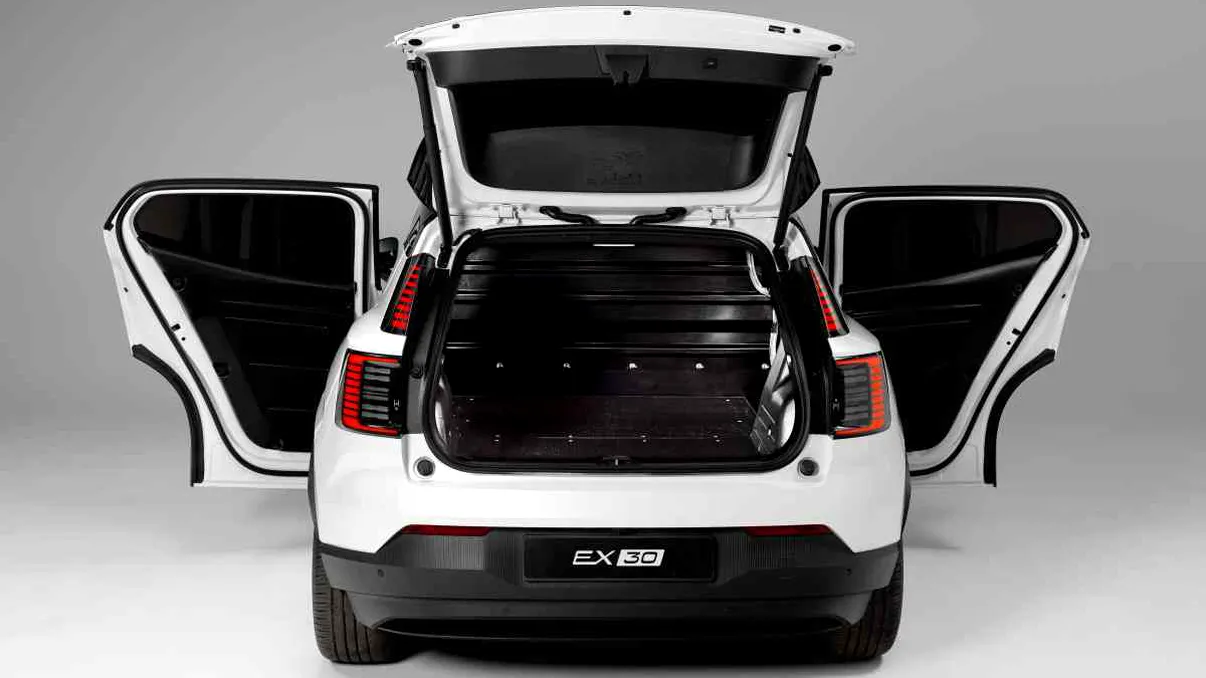 Volvo a transformat EX30 într-o utilitară electrică mică și deșteaptă: genul de dubă urbană care ar avea sens și pentru curieri, și pentru businessuri locale