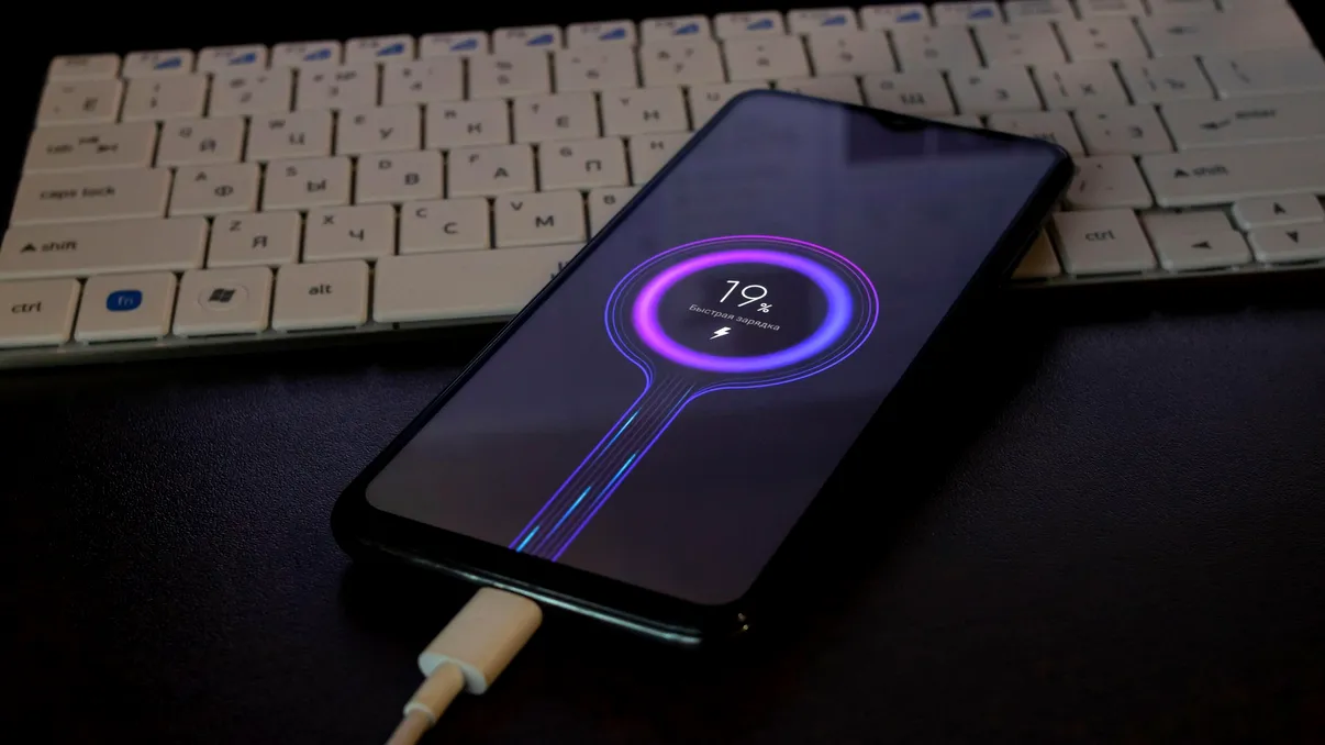 Cele mai bune încărcătoare pentru telefoane Android în 2026. Ce alegi dacă vrei viteză maximă și siguranță