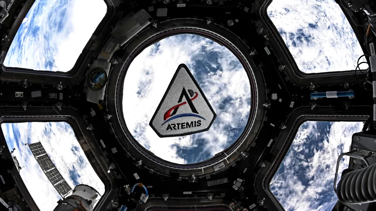 De ce nu apare gunoiul spațial în imaginile Artemis II, deși orbita Pământului e plină de resturi