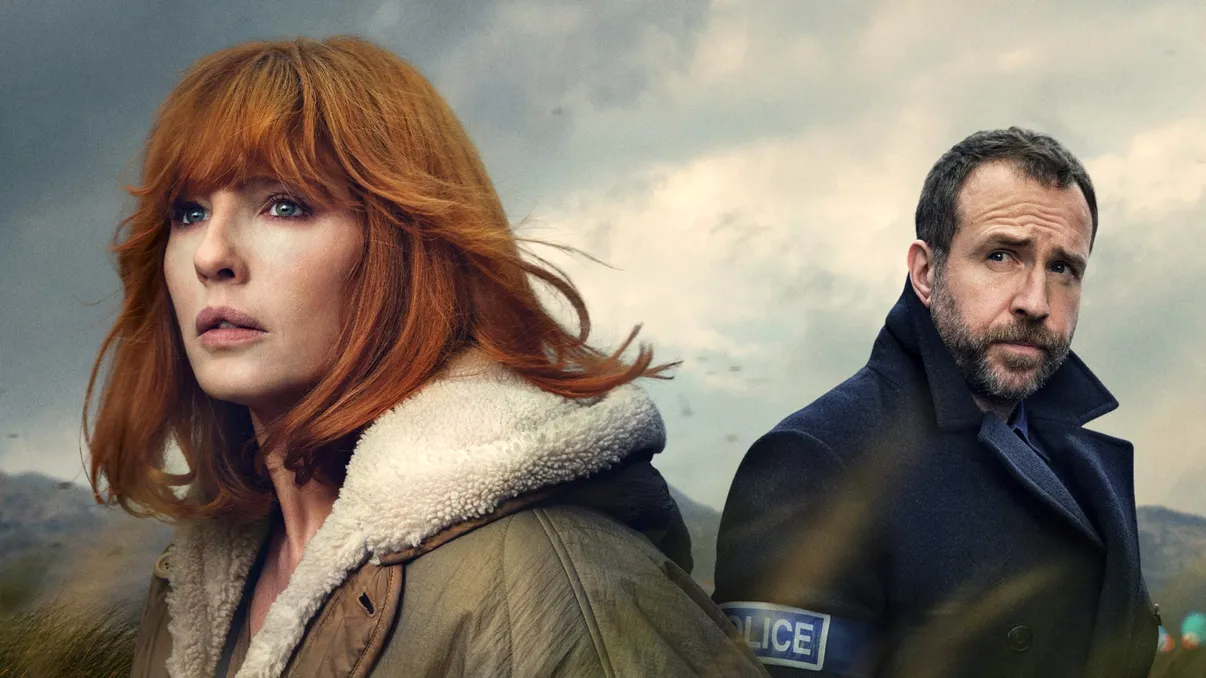 INTERVIU Under Salt Marsh, serialul polițist de pe SkyShowtime care îmbină misterul cu drama unei comunități fragile