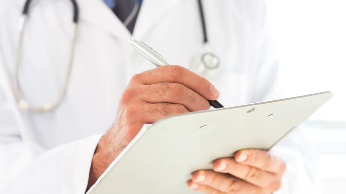 Tabel salarii medici, asistenți și rezidenți. Cum se calculează noile venituri brute, sporurile care se iau în calcul