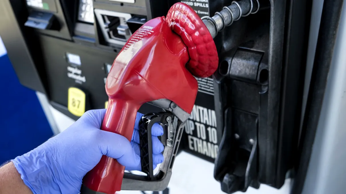 Cât câștigă statul din fiecare litru de carburant consumat de români. Sumele sunt uriaşe la final de zi
