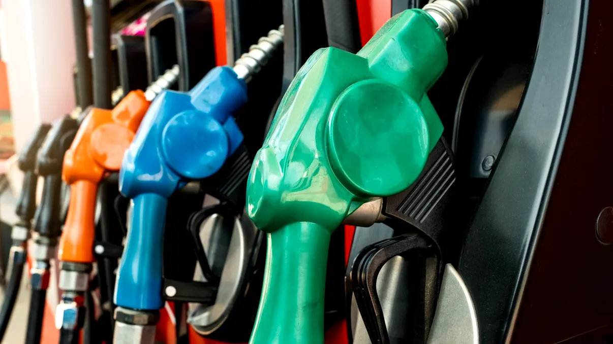 Motivul pentru care benzina a scăzut sub 8 lei per litru. Motorina s-a ieftinit şi ea, preţurile de azi la carburanţi