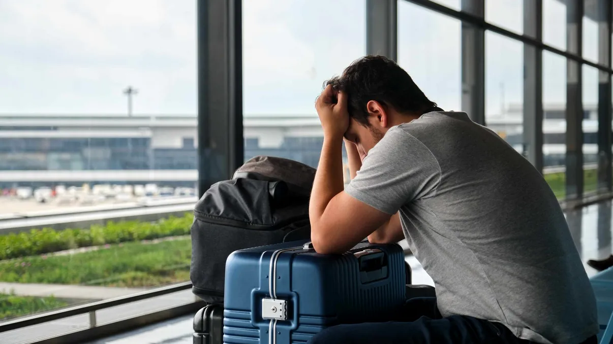 Risc de anulare a zborurilor și bilete de avion mai scumpe, printre efectele penuriei de kerosen. Europa mai are combustibil doar pentru luna aprilie