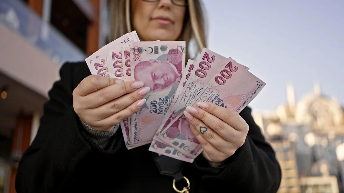 Cu ce bani mergi în Istanbul: lei, euro sau lire turcești? Sfaturi reale de la turiști, greșeala pe care o fac mulți români