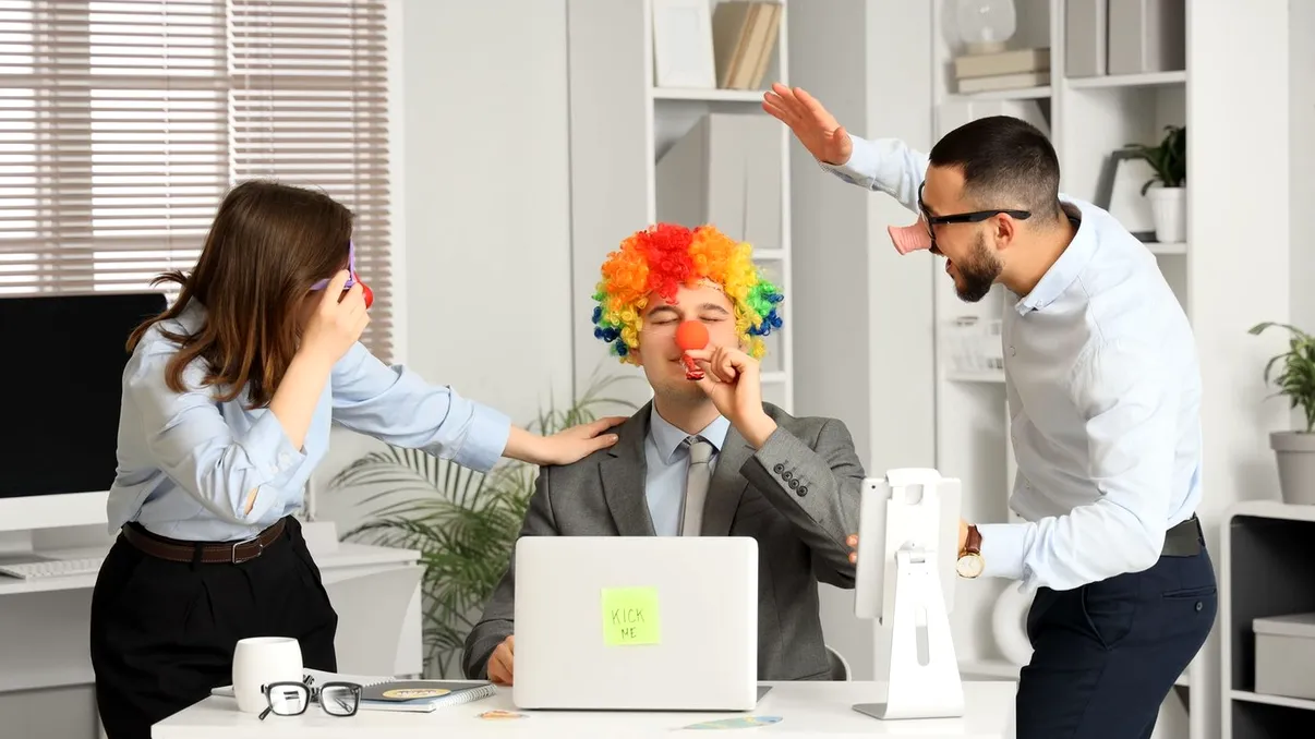 Povestea zilei de 1 aprilie. Cele mai bune glume pe care să le faci pe WhatsApp de Ziua Păcălelilor